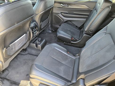 Used 2025 Jeep Grand Cherokee L Laredo image 29