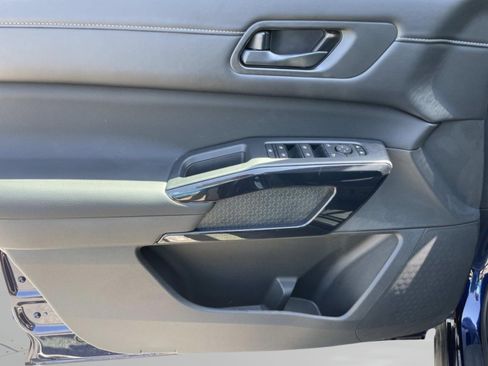 New 2026 Nissan Pathfinder SV w/ SV Premium Package FWD image 23