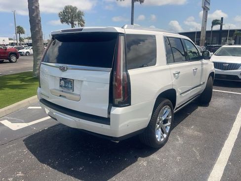 Used 2019 Cadillac Escalade Premium Luxury AWD/4WD image 4