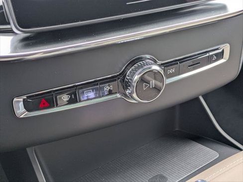 New 2026 Volvo XC90 B6 Plus w/ Protection Package Premier AWD/4WD image 8