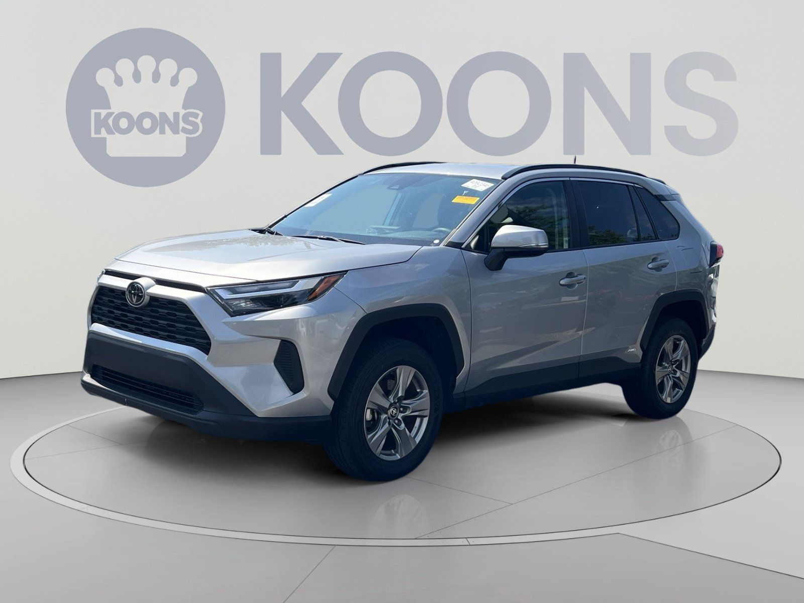 Used 2025 Toyota RAV4 XLE AWD/4WD image 1