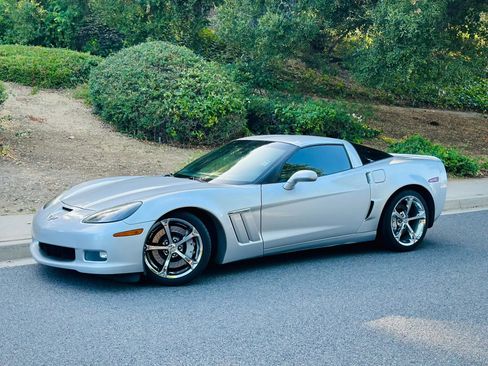Used 2010 Chevrolet Corvette Grand Sport w/ Preferred Equipment Group RWD image 1