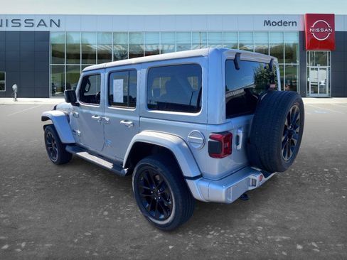 Used 2022 Jeep Wrangler Unlimited Sahara AWD/4WD image 6