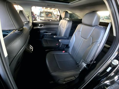 Used 2025 Kia Sorento EX w/ EX Panoramic Sunroof Package image 19