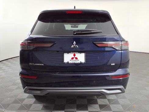 New 2025 Mitsubishi Outlander SE image 6