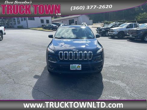 Used 2018 Jeep Cherokee Latitude Plus AWD/4WD image 8