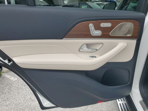 New 2026 Mercedes-Benz GLS 580 4MATIC image 11