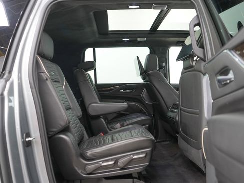 Used 2024 Cadillac Escalade ESV Premium Luxury Platinum w/ Heavy-Duty Trailer Package AWD/4WD image 13