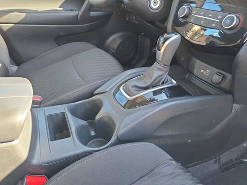 Used 2020 Nissan Rogue S image 22