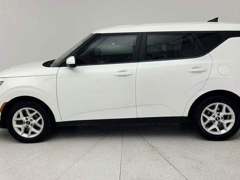Used 2022 Kia Soul LX w/ Technology Package FWD image 5