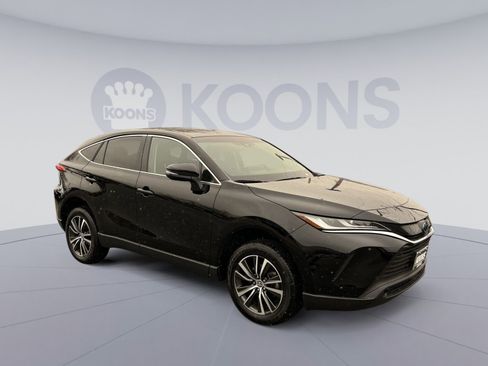 Used 2023 Toyota Venza LE image 10