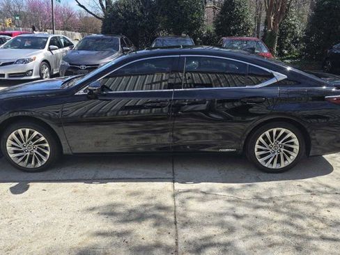 Used 2019 Lexus ES 300h Ultra Luxury w/ Accessory Package 2 image 2