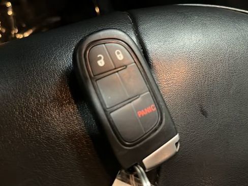 Used 2020 Jeep Cherokee Trailhawk AWD/4WD image 38