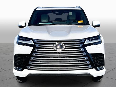 Used 2025 Lexus LX 600 4WD w/ Accessory Package (Z1) image 4