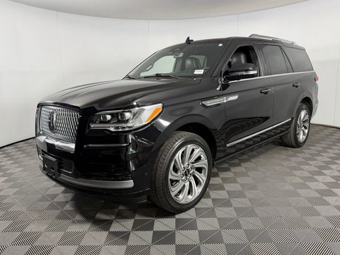 Used 2024 Lincoln Navigator Reserve image 2