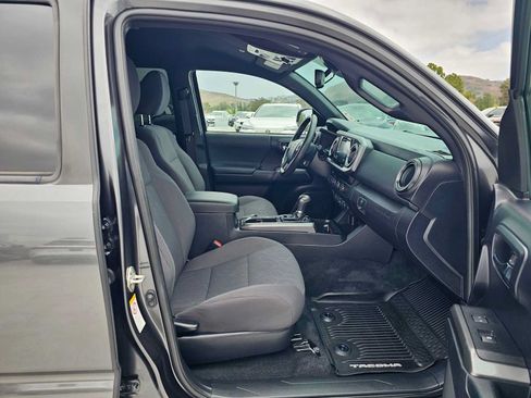 Used 2019 Toyota Tacoma TRD Off-Road w/ Technology Package AWD/4WD image 10