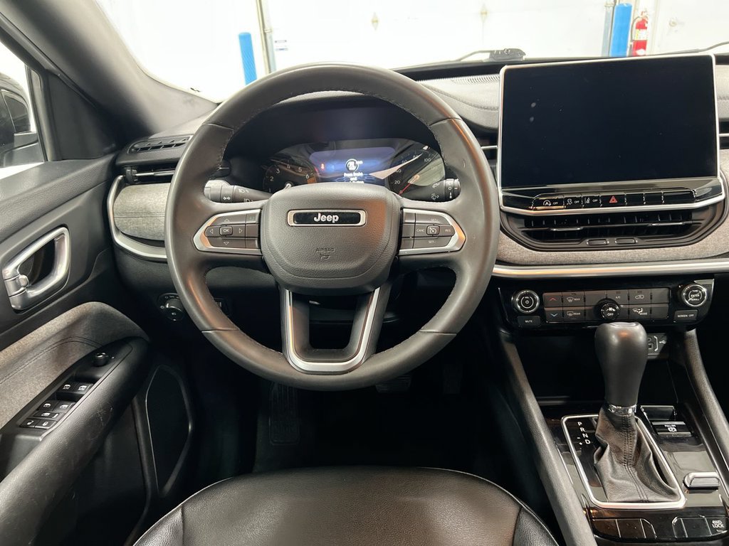 Used 2024 Jeep Compass Latitude AWD/4WD image 11