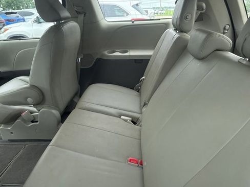 Used 2018 Toyota Sienna XLE AWD/4WD image 7