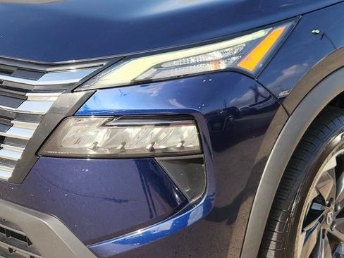 Used 2024 Nissan Rogue SV AWD/4WD image 9