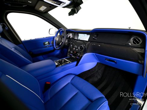 Used 2024 Rolls-Royce Cullinan Black Badge image 37