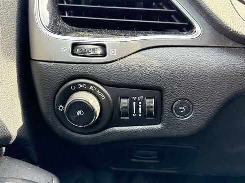 Used 2019 Jeep Cherokee Limited image 30