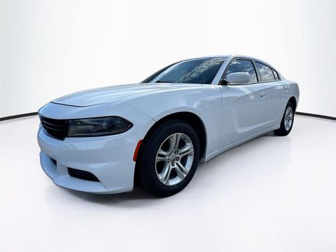 Used 2020 Dodge Charger SXT image 3