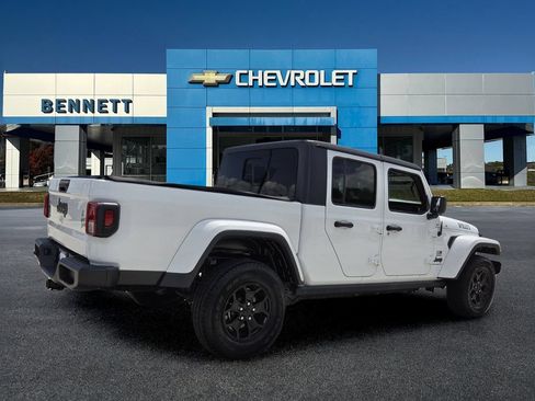 Used 2023 Jeep Gladiator Sport AWD/4WD image 6