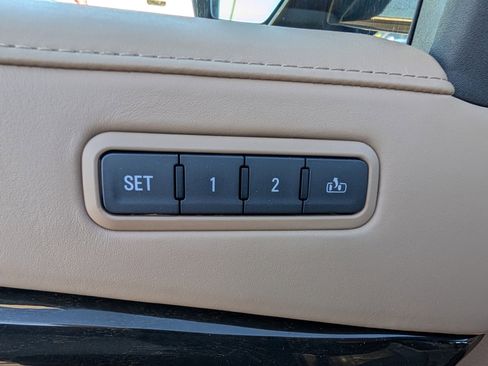 Used 2018 Cadillac Escalade Platinum image 17