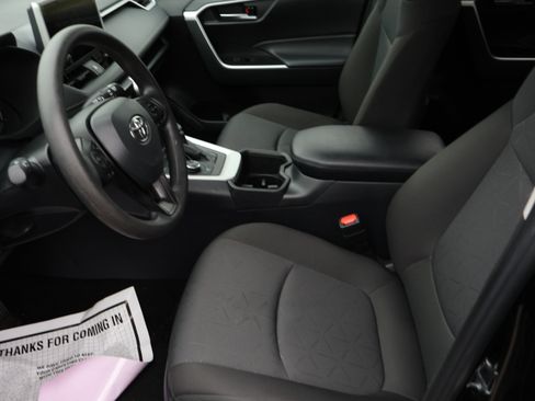 Used 2025 Toyota RAV4 XLE AWD/4WD image 40