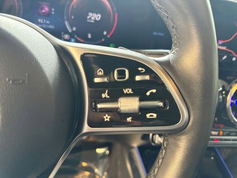 Used 2023 Mercedes-Benz GLB 250 4MATIC image 17
