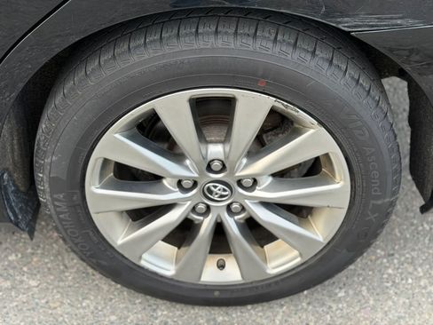 Used 2017 Toyota Camry XLE FWD image 31