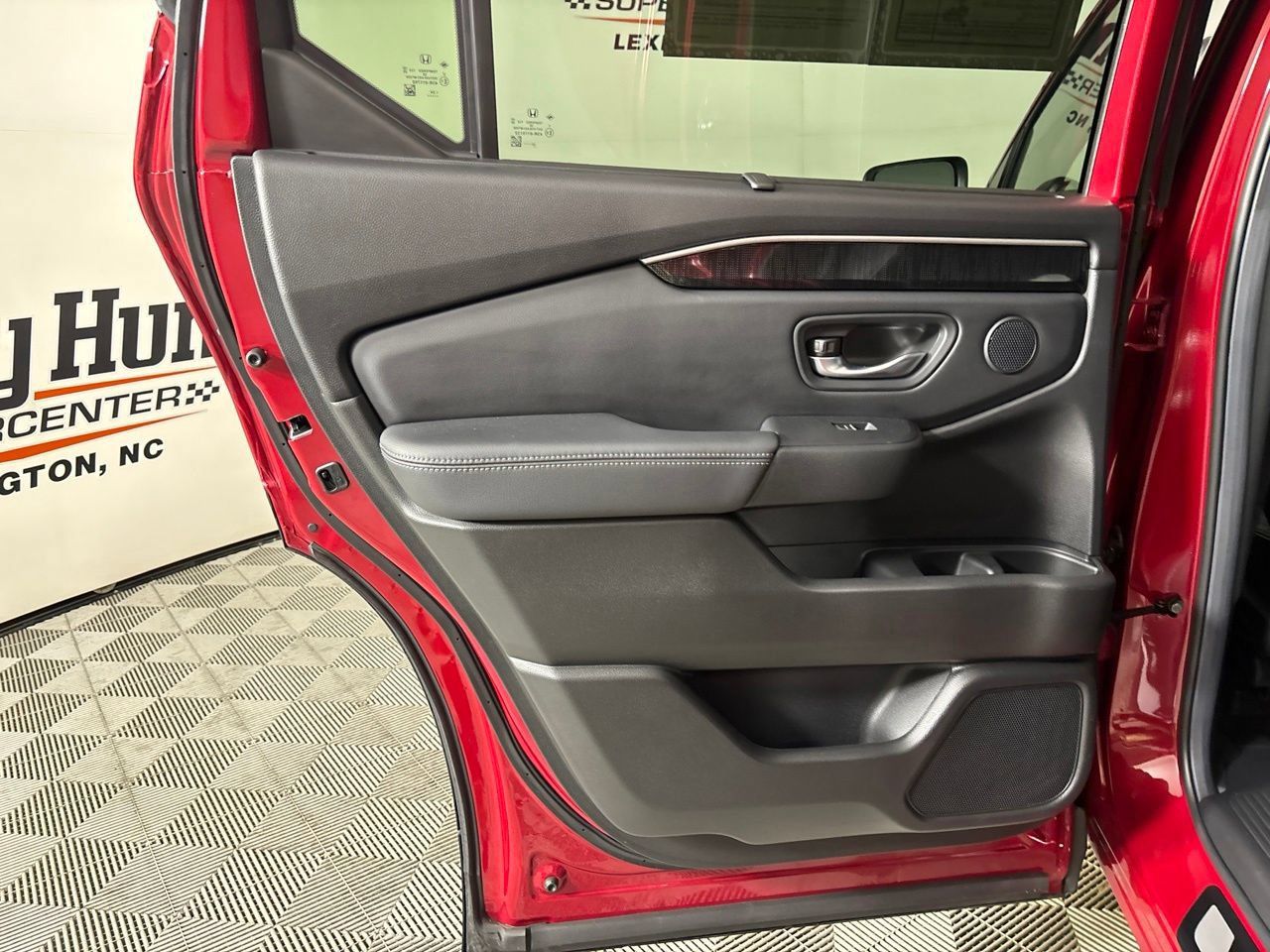 Used 2025 Honda Pilot Elite image 25