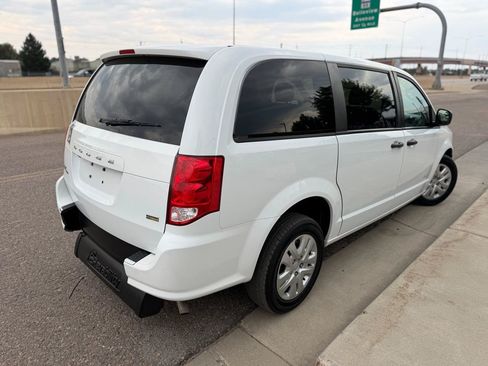 Used 2019 Dodge Grand Caravan SE FWD image 5