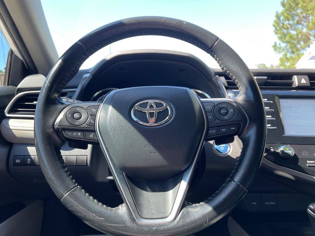 Used 2020 Toyota Camry SE FWD image 19