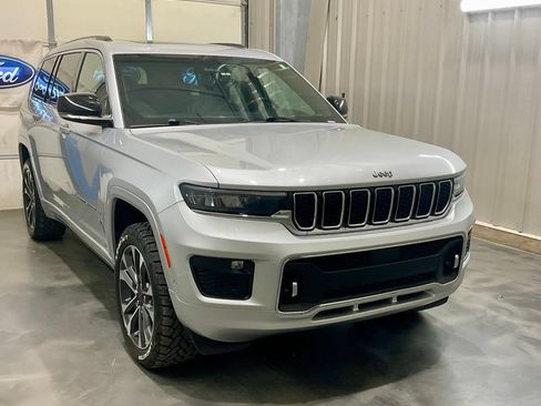 Used 2021 Jeep Grand Cherokee L Overland w/ Luxury Tech Group IV AWD/4WD image 2
