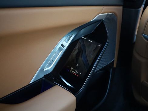 Used 2023 BMW 740i w/ Parking Assistance Package image 33