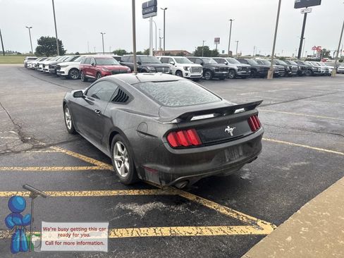 Used 2017 Ford Mustang Coupe RWD image 3