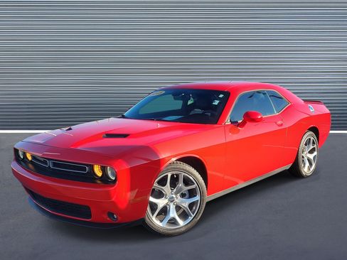 Used 2015 Dodge Challenger SXT Plus image 1