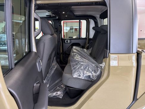 New 2026 Jeep Gladiator Sport image 20