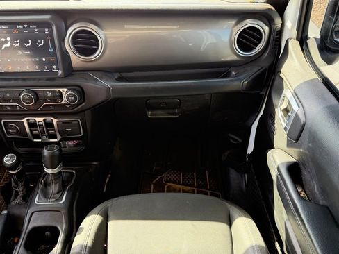 Used 2020 Jeep Gladiator Overland AWD/4WD image 10