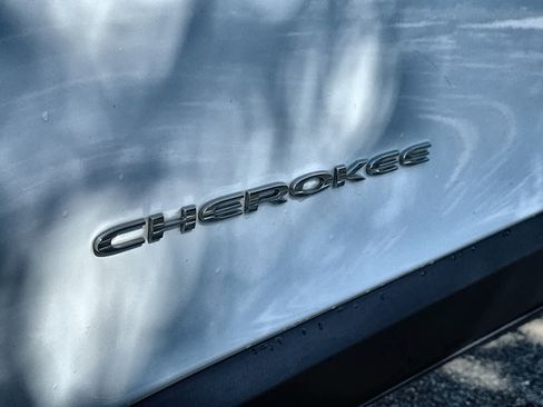 Used 2021 Jeep Cherokee Latitude Lux w/ Sun & Sound Group image 15