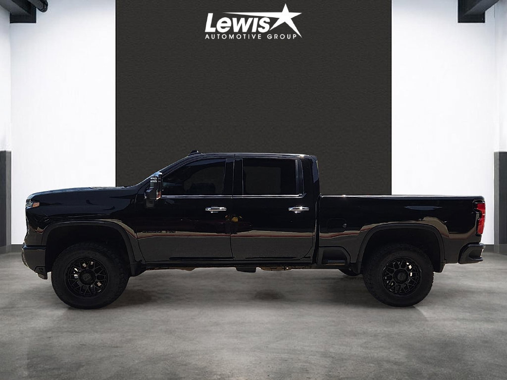 Used 2024 Chevrolet Silverado 3500 LTZ AWD/4WD image 2