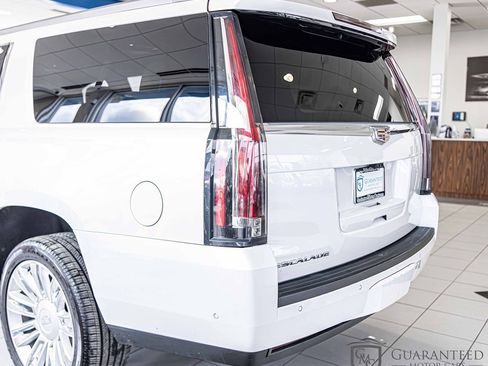 Used 2019 Cadillac Escalade ESV Platinum image 15