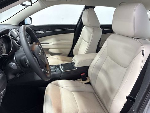 Used 2022 Chrysler 300 Touring L w/ Comfort Group image 13