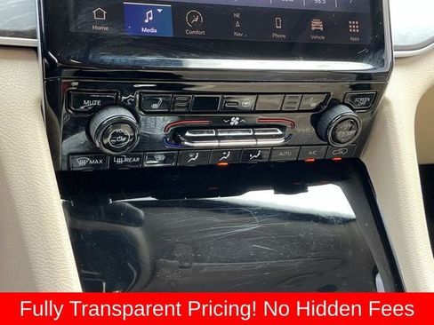 Used 2022 Jeep Grand Cherokee L Limited AWD/4WD image 34