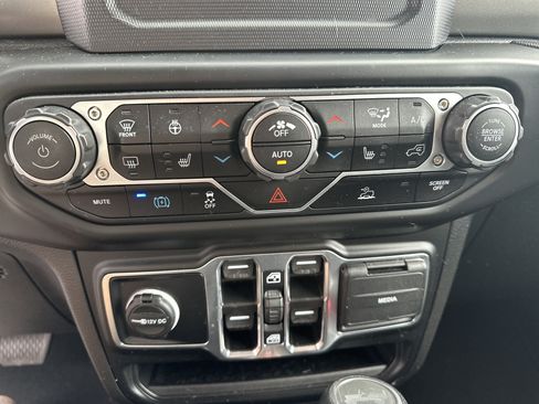 Used 2023 Jeep Wrangler Unlimited w/ Cold Weather Group AWD/4WD image 26