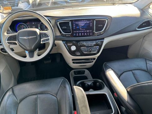 Used 2019 Chrysler Pacifica Limited image 12