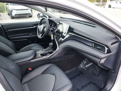 Used 2023 Toyota Camry SE FWD image 15