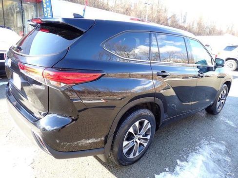 Certified 2022 Toyota Highlander XLE image 4