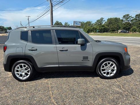 Used 2019 Jeep Renegade Latitude FWD image 6